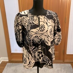 Never worn linen blend black and cream puff sleeve top.